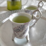 緑茶は飲まれますか～？むかし、同じ職場にいた男性にお飲み物を伺うと👂毎回、『カテキンパワ～』と、緑茶をリクエストされる方がいらっしゃいました☺毎日緑茶を飲む度に思い出す方です😆 【こい…のInstagram画像
