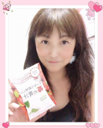 美味しく続ける健康習慣❣️.ということで、こちらのパッケージも可愛い青汁を飲んでみました💖.いちごの王様である“あまおう”の果汁パウダーを使用してるの🍓.おすすめポ…のInstagram画像