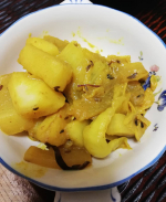 ネパール料理タルカリがおすすめな件じゃがいも、大根、白菜、玉ねぎ、問会えすお家にあったお野菜をスパイスで炒めるだけ！とっても簡単で常備菜として使えます！またネパール風トマトチキン煮込みも美…のInstagram画像