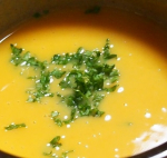 コトコト煮込むスープって、美味しいよね(*'ω'*) （パセリは家庭菜園で収穫♪） 世の中にはレンジで１分というインスタントスープもあるとか…食べてみたい・・・！！ #monmarche #野…のInstagram画像