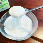 ．．粘って！伸びる！フィンランド・ヴィーリで腸内フローラ増加計画🌟．以前、牛乳とケフィア菌でおうちで簡単のケフィアセットをご紹介させていただきましたが、今回同じ中垣…のInstagram画像