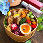 こんにちは😃﻿﻿﻿昨日postしそびれたお弁当﻿・ホタテとペコロスのバジル焼き﻿・紫キャベツのナムル﻿・ブロッコリーのペペロンチーノ﻿・味玉﻿・おくらの白だし浸し　﻿…のInstagram画像