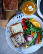 2020/06/18(木)☔・こんにちは・八天堂 の「とろける食パン」で朝ごは～ん・お初の八天堂のとろける食パンは、生地にマーガリンや発酵バターを幾重にも折り込み、手間ひまをか…のInstagram画像