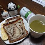 KENKODOJO 緑でサラナ🌱コレストロールが高めの人に・・特定保健用食品です。１ヵ月飲み続けました～☺️ 朝ごはんの八天堂のとろける食パンと共に…♥️チョコレートが折り込まれてて甘くて美味しか…のInstagram画像