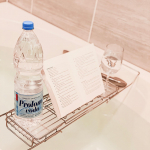 バスタイムにかかすことのできない水分補給🥛日本初上陸の『Prolom voda(プロロムヴォーダ)』が美味しくてお気に入り🥰✨セルビア大使館では常備ミネラルウォーターとしても利用されているんだ…のInstagram画像
