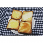 とろける食パン🍞ほんとに、美味しい～😭♥️朝から優雅な食卓になりました‼️笑朝からまさかの一袋全部をたえらげてしまう我が家😂笑 それほど美味しくて美味しくて😭包丁で切ってバ…のInstagram画像
