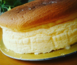 チーズケーキ大好き🍀😌🍀 コメトコメこめ油と米粉のグルテンフリースイーツ「なめらかクリームチーズスフレ」✨ なめらかクリームチーズスフレ １ホール2,052円(税込)サイズ：直径約15cm／重…のInstagram画像