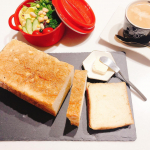 「とろける食パン」﻿今日の朝ごはんはこちら💓八天堂のとろける食パンを食べましたよ😍朝から贅沢なモーニング🍞﻿﻿生地にマーガリンや発酵バターを幾重にも折り込み、手間ひまをかけて作り上げた贅沢…のInstagram画像