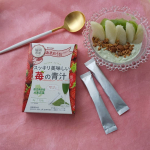 以前、同シリーズのバナナをご紹介しましたが、今回はイチゴ🍓 (あ)赤くて(ま)丸くて(お)大きくて(う)美味い、福岡県産【あまおう】と、鹿児島県産の大麦若葉が使われた青汁です✨水や牛乳に溶かし…のInstagram画像