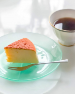 グルテンフリーのスイーツで、心を満たす🍰💗・こちらはこめ油と米粉のグルテンフリースイーツ「なめらかクリームチーズスフレ」❤️国産米ぬかで作った米油と国産米粉、オーストラリア産クリームチーズ…のInstagram画像