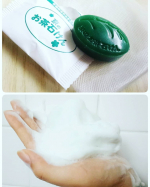 京のお茶石鹸サンプルを使用しました葉っぱのデザインで濃い緑色の石鹸ついていたネットで泡立てるとあっという間に柔らかくてふわふわな泡が作れて優しい洗い心地です洗い上がりは…のInstagram画像