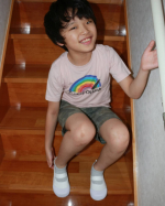 ・@hiraki_official  さんの#上履き モニター中 です👟・「上履き」そう。・子どもにとって、一番ながーーーく。履く「#靴 」。・・足の発…のInstagram画像