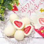 医食同源ドットコム﻿さんのルテイン＋ビルベリーに同梱されてたホワイトチョコ＆ストロベリー小腹が空いた時やご褒美おやつとして美味しく食べるキレイ習慣！まるごとフリーズドライ苺を美容…のInstagram画像