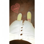 最近お気に入りのnissenのレモン🍋色スリッポン💖履きすぎてちょっと汚い写真でごめんなさい😂さっと履けてかかと抜けせず長時間歩き回れるから好き💕夏に眩しいレモンカラーもお気に入り🍋汚れやす…のInstagram画像