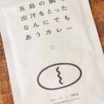 【五島産鯛の出汁入りレトルトカレー】とにかく…美味しい〜です😭カレーライスはもちろん。粉っぽくもなく、良い辛さ。・大阪といえば…お好み焼き‼️ソースの代わりにカレー。鉄板で焼き…のInstagram画像