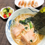お水がいらない 横浜家系ラーメンお水がいらない 横浜家系ラーメンは、濃厚な豚骨醤油味のスープに鶏油をきかせた家系ラーメン王道！ストレートスープ、麺、具材が3層になって凍っています。袋から出…のInstagram画像