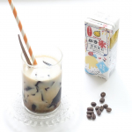 ＊＊＊＊＊＊＊＊＊＊＊＊＊＊＊＊#マルサン と言えば、#豆乳れん乳風味の豆乳飲料で、夏のおやつ作ったよ！*「豆乳飲料かき氷 れん乳いちご風味」をパックのまま凍らせて、パックごと食べたら…のInstagram画像