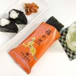 焼海苔と味附海苔があり、こちらは味附海苔だけど、ミニおにぎりで食べた♪【山本海苔店のれんの味「梅の花」袋入】食卓サイズの海苔です。 パリッとして、香り、歯切れ、口どけがよく…のInstagram画像