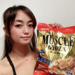 じゃじゃん。またまたマッスルギョーザ！もはや定番化してきたダイエットと筋トレのお供✨モリモリ食べて引き続き頑張ります！(結果食べすぎちゃう)タンパク質1.5倍カロリー・糖質50…のInstagram画像