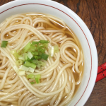 アサムラサキのかき醤油☺️☘️うどんのつゆはそのまま薄めて…スープは広島牡蠣エキスと鰹節、昆布の旨味がありますね😉☘️#アサムラサキ #かき醤油 #ぶっかけうどん …のInstagram画像