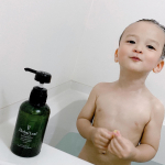 ❁赤ちゃんの頃から #薄毛ベビー だった かいくん👶🏻🌿・まだまだ毛量は少ないけど← 髪の毛は伸びてきたのでようやく シャンプーを 使い始めてみました🤣✨・選んだのは @utu…のInstagram画像