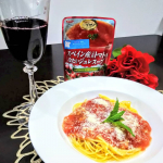 今夜は無性にトマトソースのパスタが食べたくなり、こちらをいただきました🍝...SSK スペイン産完熟トマトの冷たいジュレスープスペイン産トマトを使用したさわやかなジュレタイプの…のInstagram画像