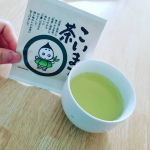 朝のティータイム。茶葉の香りに癒されます😌お湯を注ぐとすぐ緑色に染まります。ホットで頂きましたが、暑い日は冷やしても美味しいかも♪#こいまろ茶 #宇治田原場製茶場 #月刊茶の間…のInstagram画像
