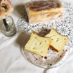 【絶品とろける食パン🍞】.@hattendo_official 八天堂様よりお試しさせていただきました💕☺️.その名も、とろける食パン💕.八天堂といえば、クリームパンとか有…のInstagram画像
