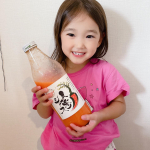 子供も喜んで飲んでくれる﻿出口崇仁農園の「奇跡の人参ジュース」をお試しさせて頂きました✨🥕✨﻿﻿うちの三人娘たちは、基本野菜はあんまり好きじゃなくてお味噌汁にいれたら食べてくれる感じなんで…のInstagram画像