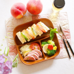 Lunch timeおうちランチ🍝✳︎野菜のサンドイッチ🥪✳︎サラダ🥗✳︎ソーセージ🍗✳︎ 山梨桃のInstagram画像