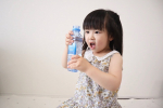 ゆずもお気に入りのお水🌟・・・持ちやすいし、重たくなくて飲みやすそう👧❤️・・・・#oxygenizer_japan #izer #アイザー #アイザーピュアウ…のInstagram画像