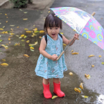 🍀﻿﻿﻿また雨ですね ☔︎﻿﻿﻿雨でもお構いなし﻿お出かけしたい我が家の姫にぴったり♡﻿﻿﻿可愛い色のキッズレインシューズが﻿届きました(◍•ᴗ•◍)…のInstagram画像