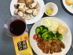 毎日の美味しいご飯とお酒。健康と美容の為にもウコン。手作りのバケットは、中にオリーブが入ってるの。とっても美味しい〜#しまのや #琉球発酵ウコン #健康サプリ #健康習…のInstagram画像