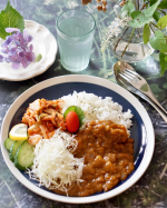...暑い夏こそカレーを食べたくなりますよね簡単ササっと作れて美味しいカレー🍛【LOHACO限定】レンジでぱぱっと野菜と牛肉のカレーそのまま食べても…のInstagram画像
