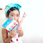 ✍︎夏休みの手芸2年生の自粛明けから使いはじめたものさしかわいいものが好きな子とかはかわいい袋をママに作ってもらってものさしをしまってるらしい布用の両面テー…のInstagram画像