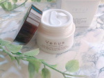 ❁⃘*.ﾟナノカプセル化したビタミンがはじけるっ😆✨【Venus VC WHITENING CREAM】(ヴィーナスブイシーホワイトニングクリーム）・とろっと伸びの良いテクスチャー…のInstagram画像