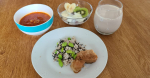 #朝ごはんいつもより遅い、、一人朝ごはん。#腸活#鉄分補給を意識して、、#もち麦サラダ枝豆とひじきで。豚の煮物フルーツヨーグルトバナナ、キウイ、レー…のInstagram画像