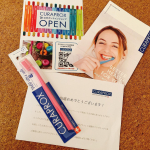 @curaproxjapan クラプロックス 様のモニターさせていただきます☺️ビビットカラーのピンクが届きました💕日本にはない感じのおしゃれな#歯ブラシ 。パッみてわかるように毛量が多い…のInstagram画像