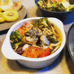 昨日の夕飯にサバ缶でアヒージョを作りました！﻿オリーブオイル漬けのサバ缶なので、オイルごと調理✨﻿﻿オイルもバケットにつけて、美味しく食べました❗️﻿﻿健康第一でスポーツを頑張って…のInstagram画像