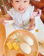 今日はこちら❤️すーにお昼ご飯取られたの図…🤣海の精ショップさんから頂いた海の精あらしおで作ったおにぎりプレート🍙すーは我慢できず先に食べてたのに、私の分まで嬉しそうに塩むすびパク…のInstagram画像