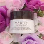 ⭐️ Venus VC WHITENING CREAM⭐️﻿﻿﻿保湿・美容成分も贅沢に配合した美白クリームだよ😊﻿﻿﻿肌に塗布すると、ビタミンカプセルが弾けて有効成分が角質層に…のInstagram画像