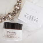 【Venus VC WHITENING CREAM】をお試ししました☺️⭐️6種のビタミン配合の薬用美白クリーム✨クリームに混ざっている﻿黄色のプチプチは、﻿6種類のビタミンを﻿ナノカ…のInstagram画像