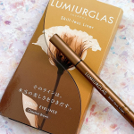 今回お試しさせていただきました🙌🏻新しく発売したアイライナー【LUMIUAGLAS】カラーは「チェスナットブラウン」です✨まず、パッケージがものすごく好みでした💗🥺筆に弾力…のInstagram画像