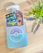 足のニオイの原因菌を殺菌して、ニオイのもとからケアしてくれる 足裏つるつる薬用泡シャンプー暑い日のムレムレや雨の日のペタペタ足うちは子供も主人も足汗をかく方なので、ニオイはすごく気になりま…のInstagram画像
