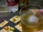 *・・今日は家呑みササッと作ったカナッペをつまみながら素敵なお酒を飲もう！刻んだ大葉をごま油で炒めた大葉味噌のカナッペこの大葉味噌は万能調味料白いご飯にも麺類に…のInstagram画像