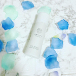白萄しずく　ナノ保湿美容水 をご紹介！﻿﻿﻿こちら・・・﻿水を一滴も使わずに作った美容水です。﻿﻿﻿1本で導入美容液、化粧水、美容液の3役♡﻿白萄しずくは「皮膚の構造」…のInstagram画像