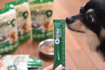 今日から　@mre_foodplus  さんの #mreフードプラス  始めます^_^ そのまま食べてもフードにかけても。小分けになっているので使いやすいです。1カ月間お試ししてみます。mre…のInstagram画像