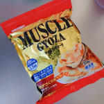 マッスルギョーザを食べました♥️マッスル！！というと、ムキムキなイメージ。3年生という成長期。しっかり栄養を！！と思っても、魚も肉もあまり食べない息子。マッスルギョーザを出すと、美…のInstagram画像