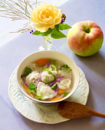 ...国産の素材にこだわって作った水餃子・小麦粉・豚肉・にら・玉ねぎこの4つの素材、すべてが国産原料という事で嬉しいですよね チキンベースのスープが付いているので…のInstagram画像
