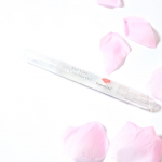 生の椿油のネイルケア使ってみました🌼全成分は椿油とローズオイル💐シャーペンみたいにノックして筆先にオイルを出します。爪や甘皮部分に塗布💅オイルだけど脂っぽさやヌルつきが少ないので付けて…のInstagram画像